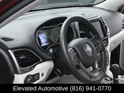 Used 2019 Jeep Cherokee Limited w/ Technology Group image 16