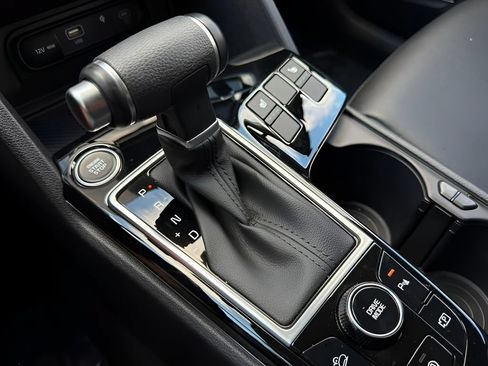 Used 2025 Kia Sportage EX FWD image 19