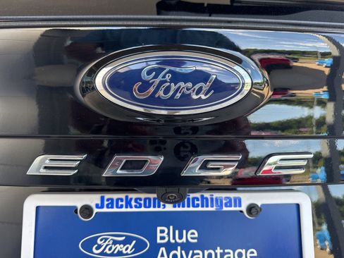 Certified 2023 Ford Edge Titanium AWD/4WD image 14