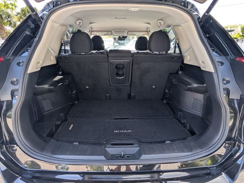 Used 2020 Nissan Rogue SV image 16