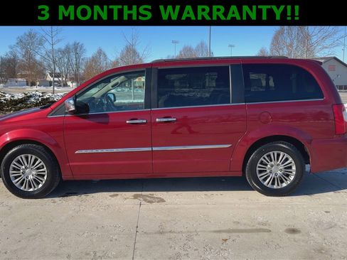 Used 2016 Chrysler Town & Country Touring-L image 5