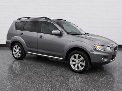 Used 2010 Mitsubishi Outlander XLS FWD image 5