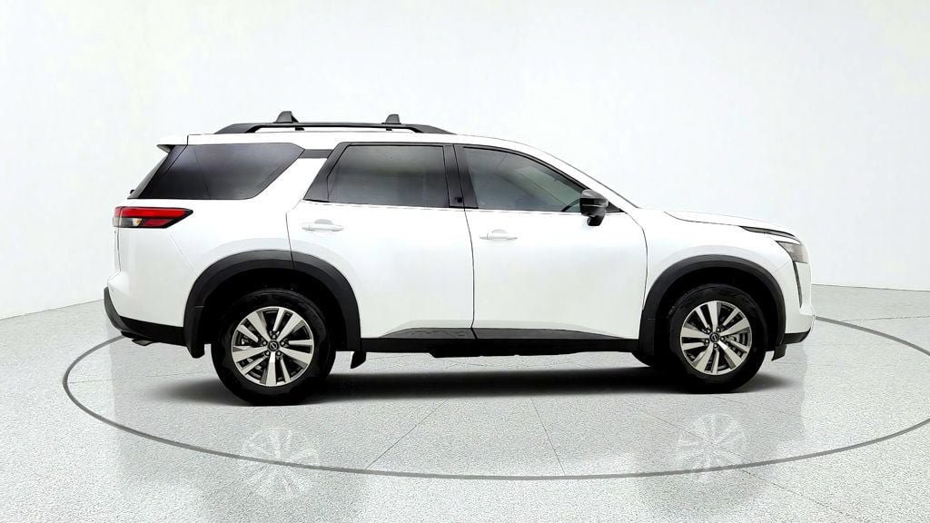 Used 2026 Nissan Pathfinder SL AWD/4WD image 4