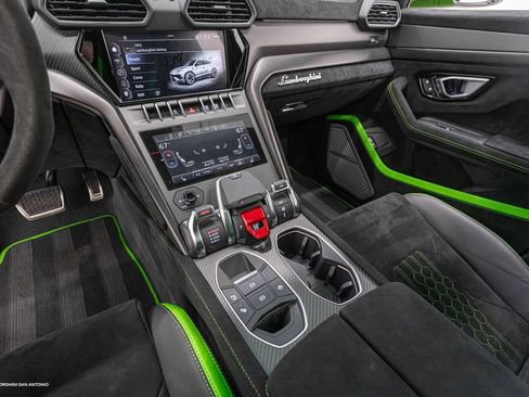 Used 2024 Lamborghini Urus Performante AWD/4WD image 41