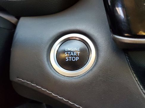 Used 2021 Toyota Highlander L FWD image 23
