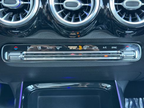 Used 2021 Mercedes-Benz GLB 250 w/ Premium Package image 28