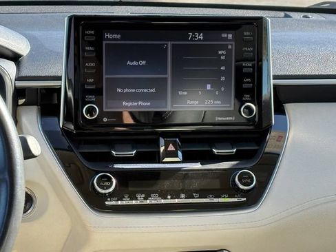 Used 2022 Toyota Corolla Cross XLE w/ Convenience Package FWD image 18