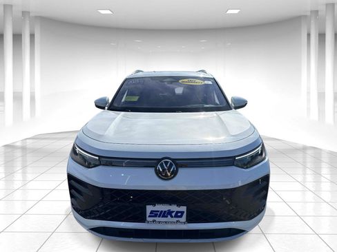 Certified 2025 Volkswagen Tiguan SEL R-Line AWD/4WD image 12