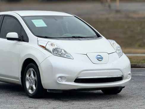 Used 2015 Nissan Leaf SV image 15