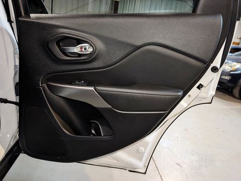 Used 2022 Jeep Cherokee Latitude Lux FWD image 22