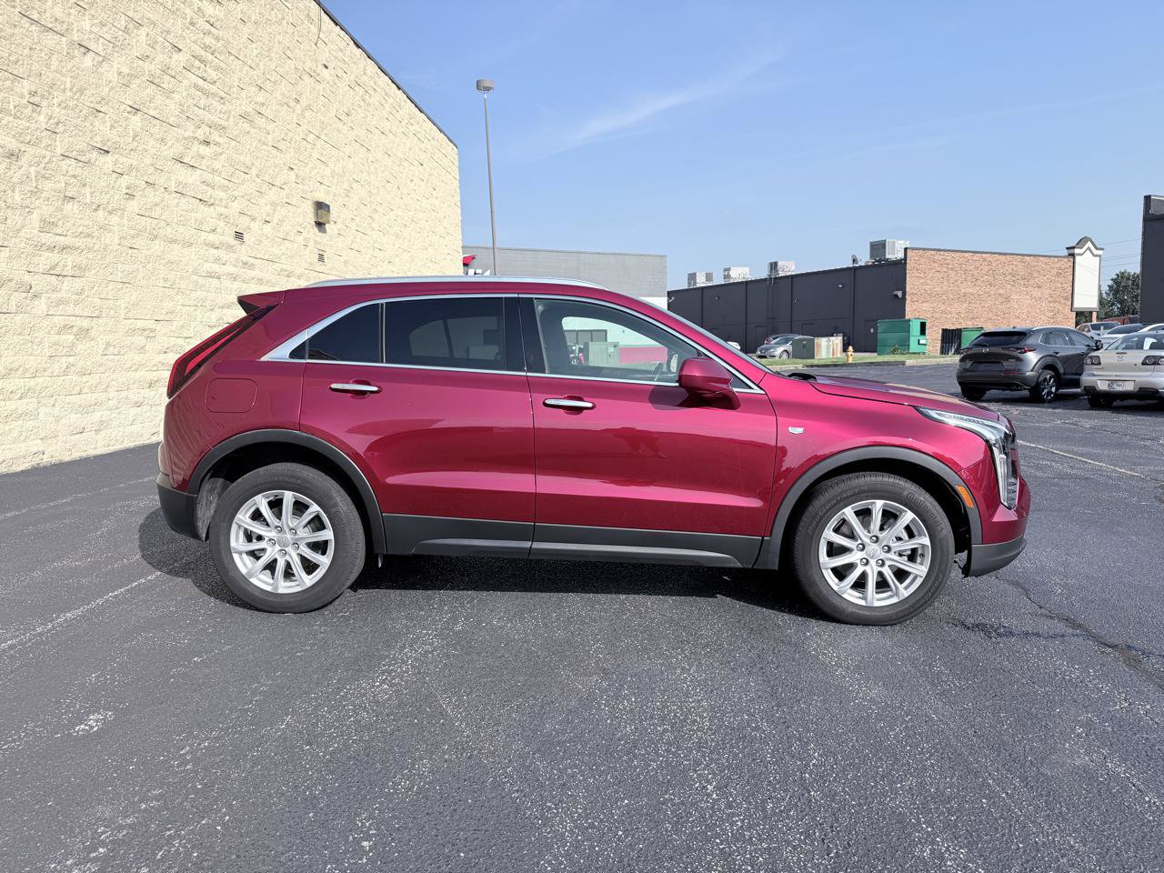 Used 2023 Cadillac XT4 Luxury w/ Cold Weather Package AWD/4WD image 6