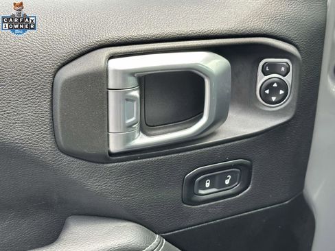 Used 2023 Jeep Wrangler Unlimited Sahara w/ Cold Weather Group AWD/4WD image 16