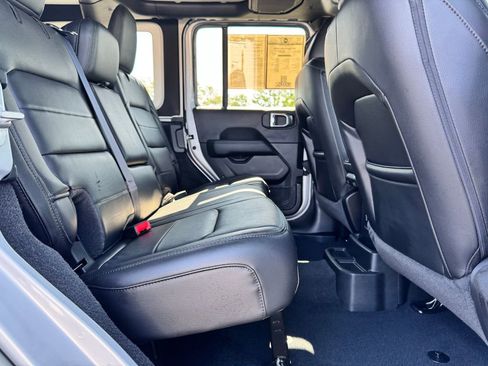 Used 2023 Jeep Wrangler Unlimited Sahara AWD/4WD image 14