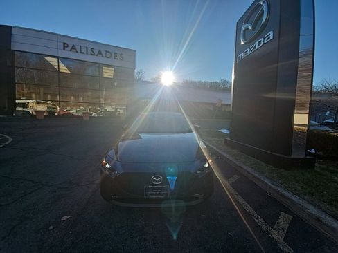 Used 2020 MAZDA MAZDA3 AWD Hatchback w/ Preferred Pkg image 3