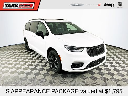 New 2026 Chrysler Pacifica Limited w/ S Appearance Package AWD/4WD image 1