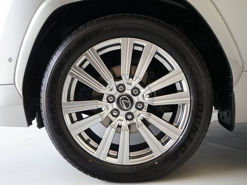 Used 2026 Lexus LX 700h Ultra Luxury AWD/4WD image 34