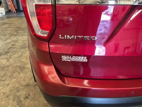 Used 2017 Ford Explorer Limited w/ Equipment Group 301A FWD image 7