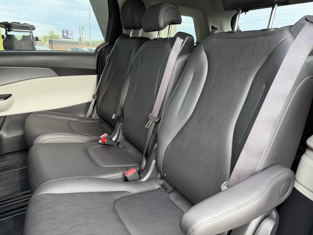 Used 2024 Kia Carnival LX FWD image 36