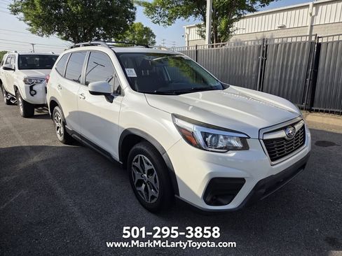Used 2019 Subaru Forester Premium AWD/4WD image 3