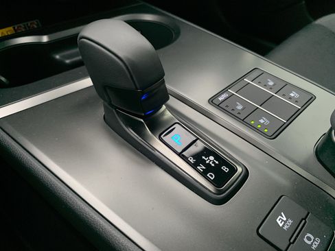 Certified 2026 Lexus UX 300h FWD w/ Accessory Package (2T) image 26