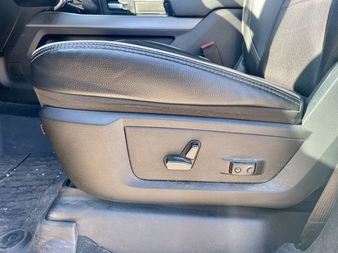 Used 2025 RAM 3500 Laramie AWD/4WD image 13