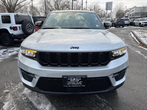 New 2025 Jeep Grand Cherokee Limited w/ Trailer Tow Package AWD/4WD image 9