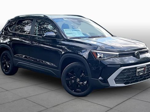 New 2026 Volkswagen Taos SE FWD image 2