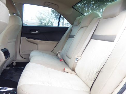 Used 2014 Toyota Camry LE FWD image 16