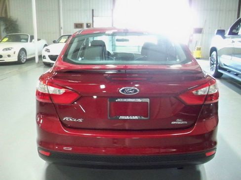 Used 2014 Ford Focus SE w/ SE Sport Package image 4