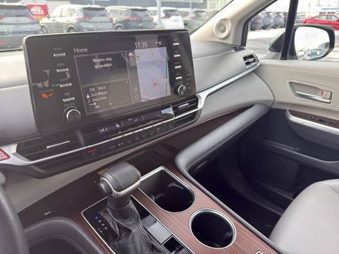 Used 2021 Toyota Sienna XLE image 20
