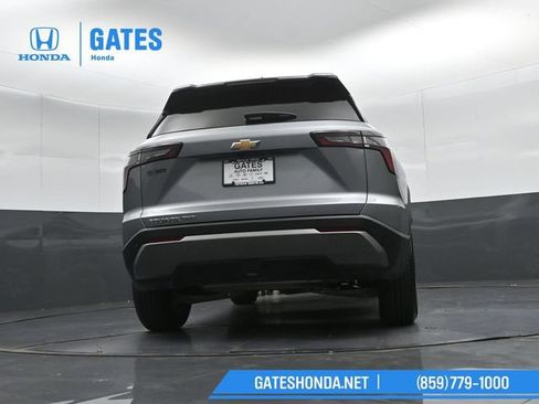 Used 2025 Chevrolet Equinox LT AWD/4WD image 36