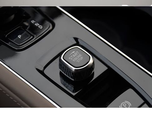 New 2026 Volvo XC90 B5 Plus w/ Protection Package Premier AWD/4WD image 37