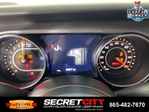 Used 2023 Jeep Gladiator Mojave w/ Cold Weather Group AWD/4WD image 17