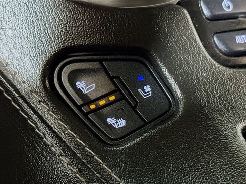 Used 2017 GMC Yukon SLT RWD image 19