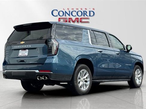 Used 2025 Chevrolet Suburban Premier image 4