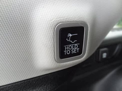 Used 2023 Jeep Grand Cherokee Limited image 11