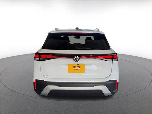Used 2026 Volkswagen Tiguan SE FWD image 12