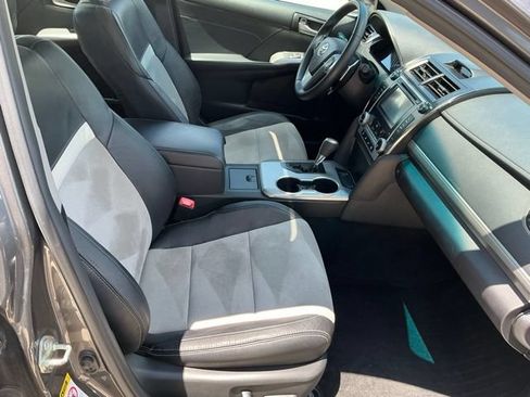 Used 2014 Toyota Camry SE w/ Leather Package FWD image 19
