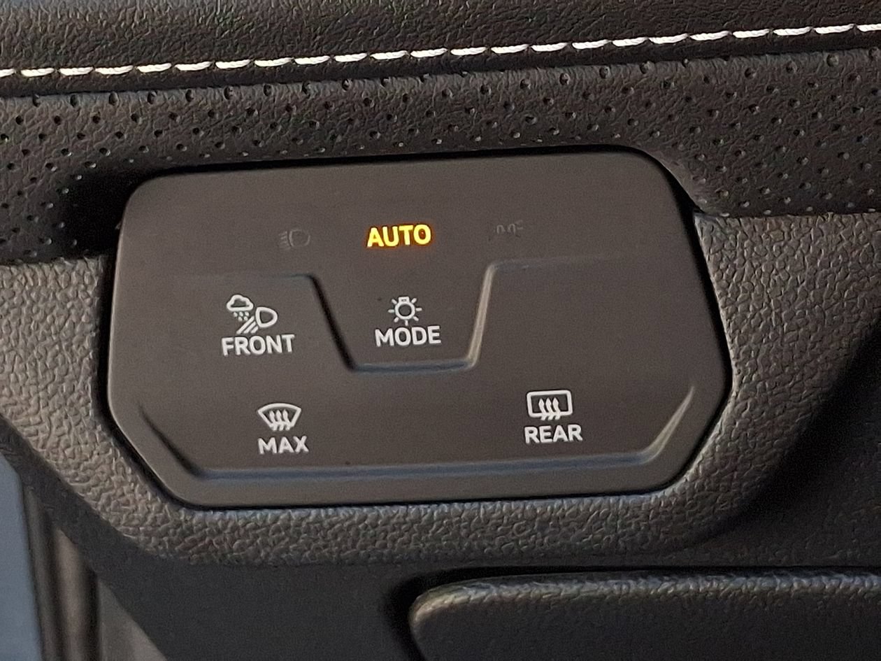 Used 2025 Volkswagen Atlas Cross Sport SEL AWD/4WD image 26