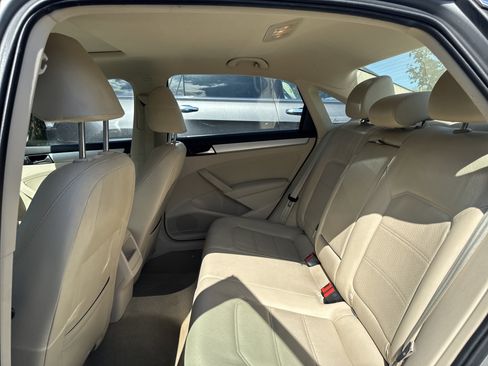 Used 2012 Volkswagen Passat 2.5 SE image 8