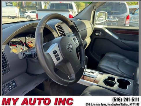 Used 2011 Nissan Pathfinder LE w/ Navigation Pkg image 25