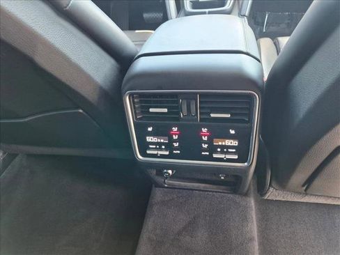 Used 2023 Porsche Cayenne AWD/4WD image 18