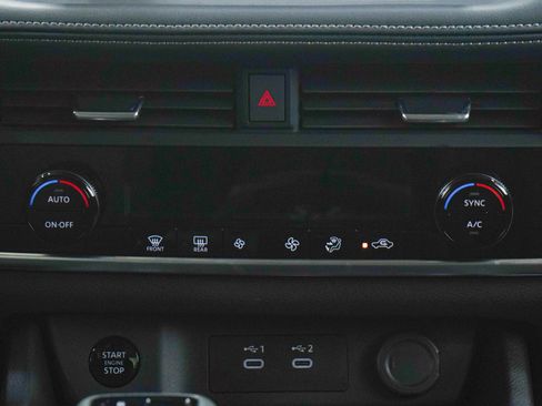 Used 2025 Nissan Rogue SV image 15