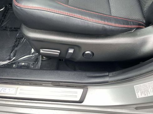 Used 2016 Toyota Camry SE image 25