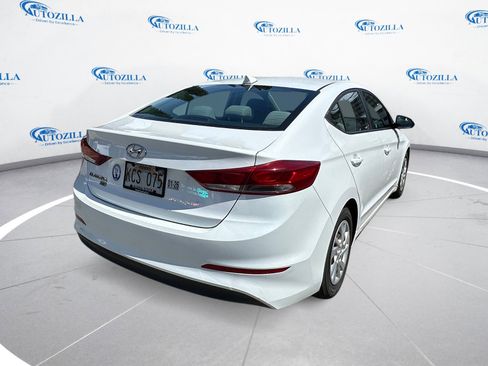 Used 2017 Hyundai Elantra SE image 5