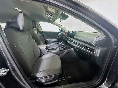 Used 2025 Kia K4 LXS image 29