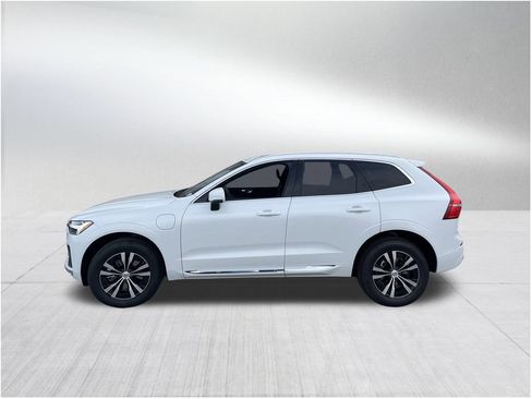 Used 2023 Volvo XC60 T8 Core image 3