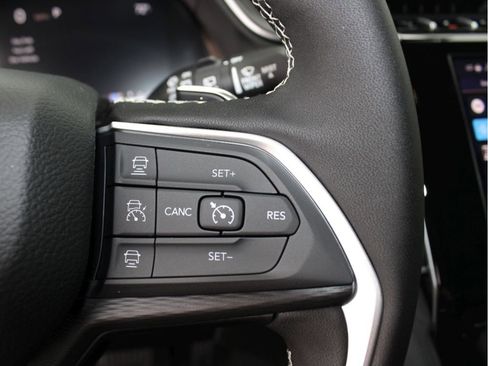 New 2025 Jeep Grand Cherokee Laredo X w/ Luxury Tech Group I image 14