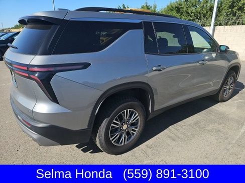 Used 2024 Chevrolet Traverse LT AWD/4WD image 4