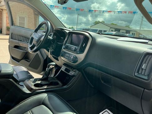 Used 2022 GMC Canyon Denali RWD image 21